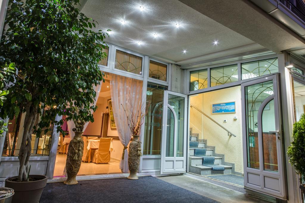 Hotel Ideal Podgorica Luaran gambar