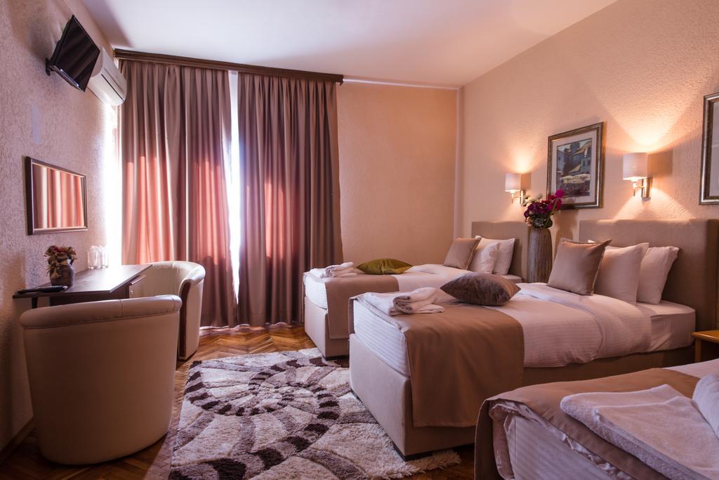 Hotel Ideal Podgorica Luaran gambar