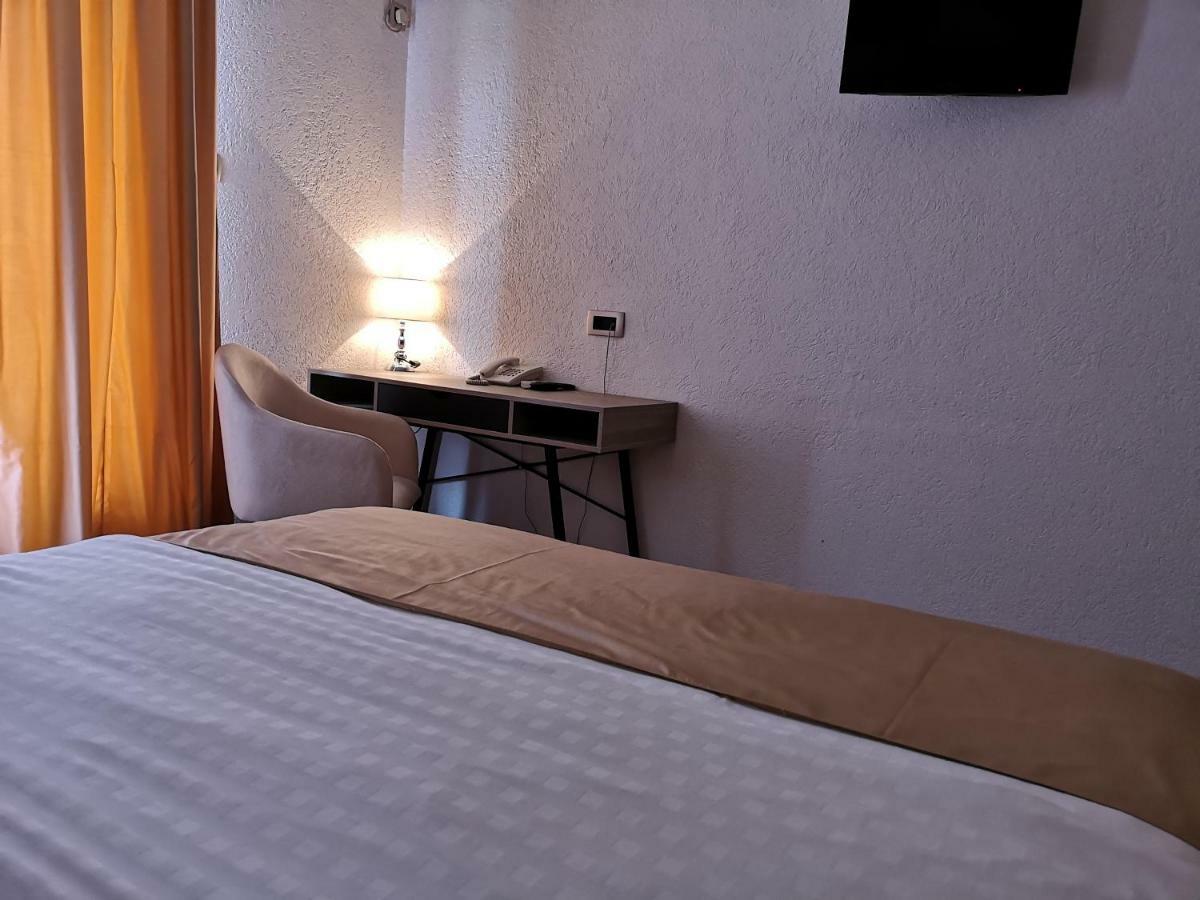 Hotel Ideal Podgorica Luaran gambar